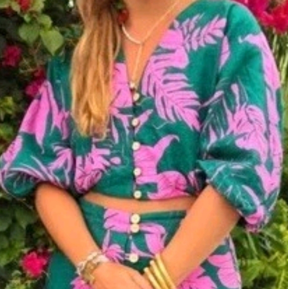 Maison D’Amelie Tops - Maison d 'Amelie Paris Cropped Top Green & Pink Leaf Tropical Print M
